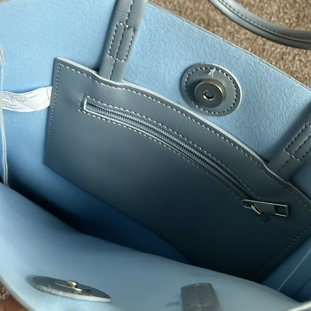 Blue Bag   - Picture 4 of 6